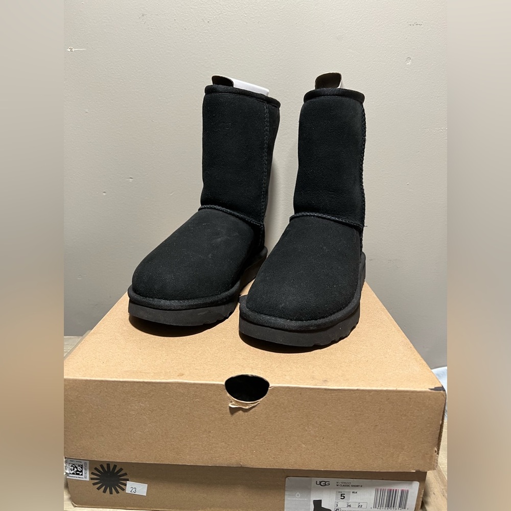 Ugg boots for sale. Used rarely, still new!